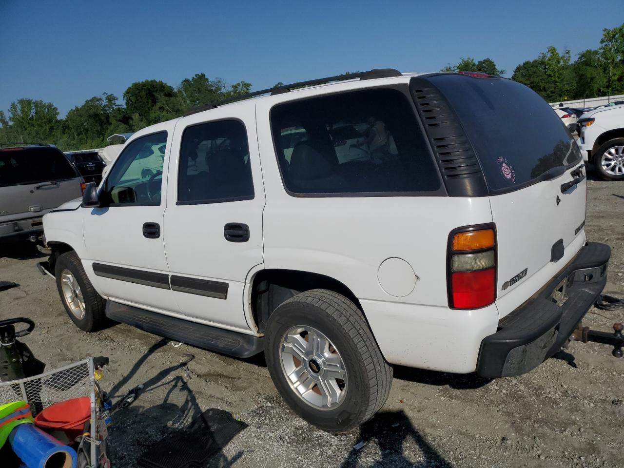 2005 Chevrolet Tahoe C1500 - Image 2
