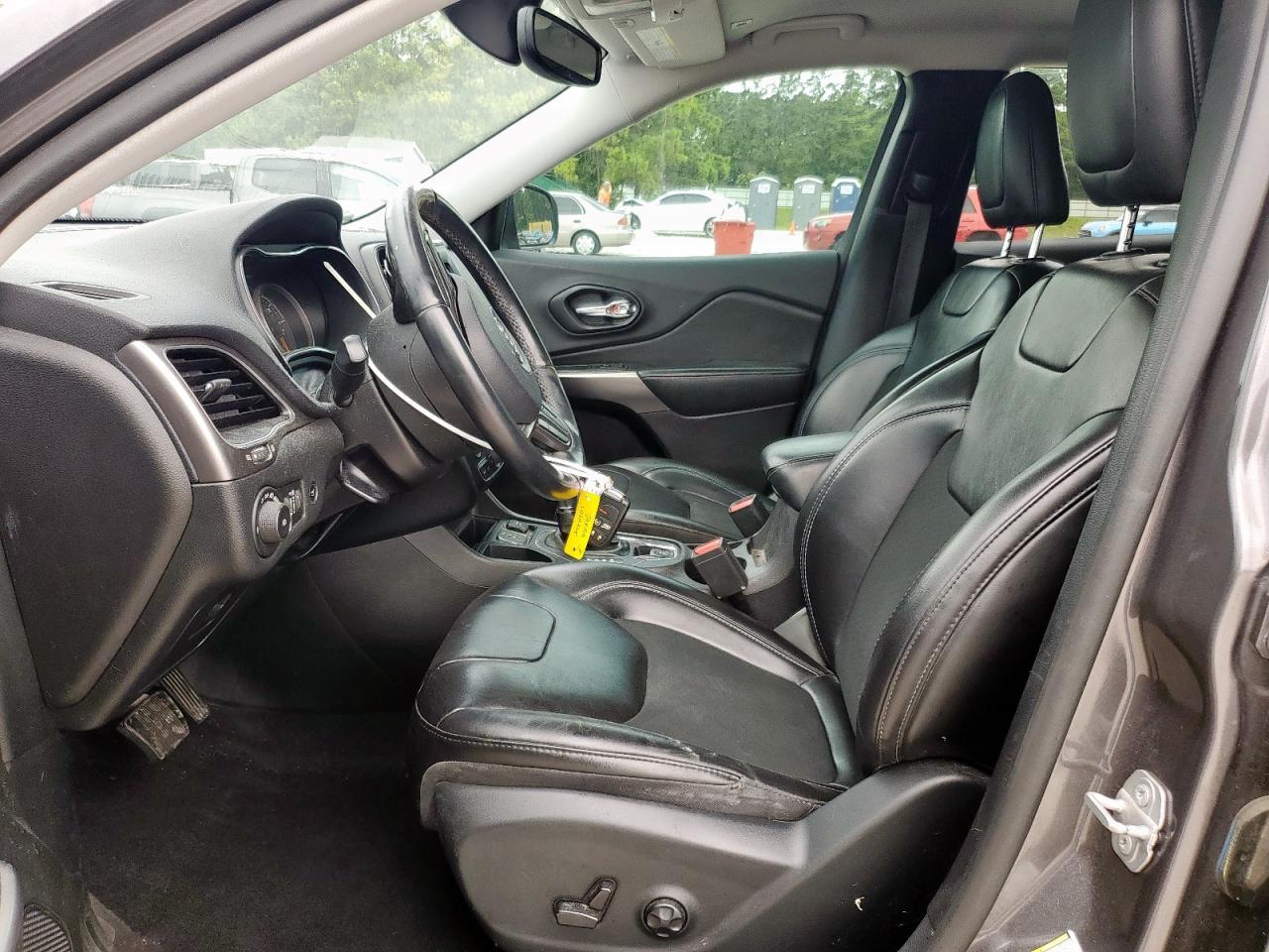 2019 Jeep Cherokee Latitude Plus - Image 7