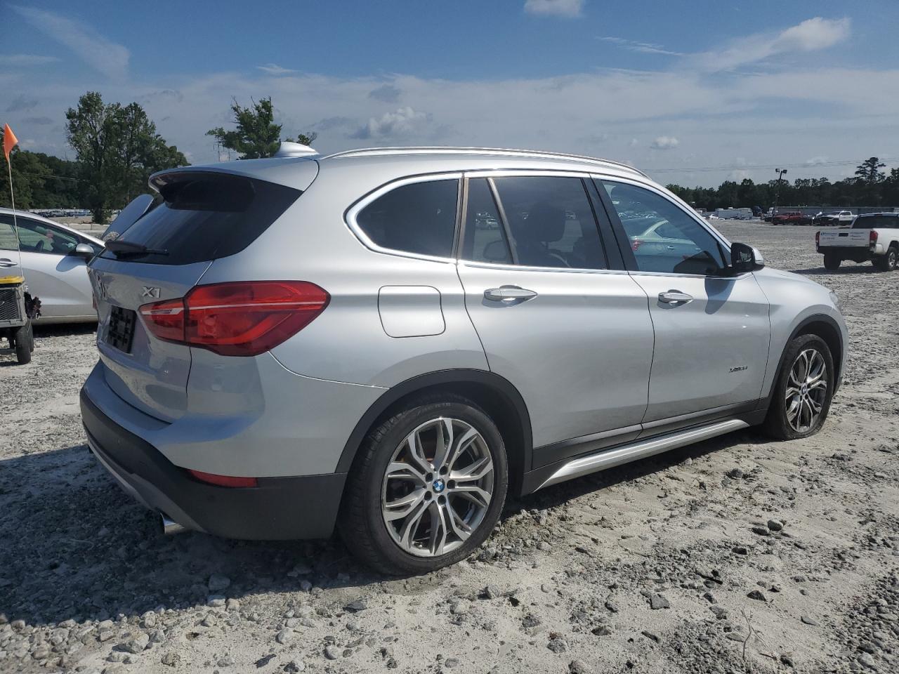 2017 BMW X1 xDrive28I - Фото 3