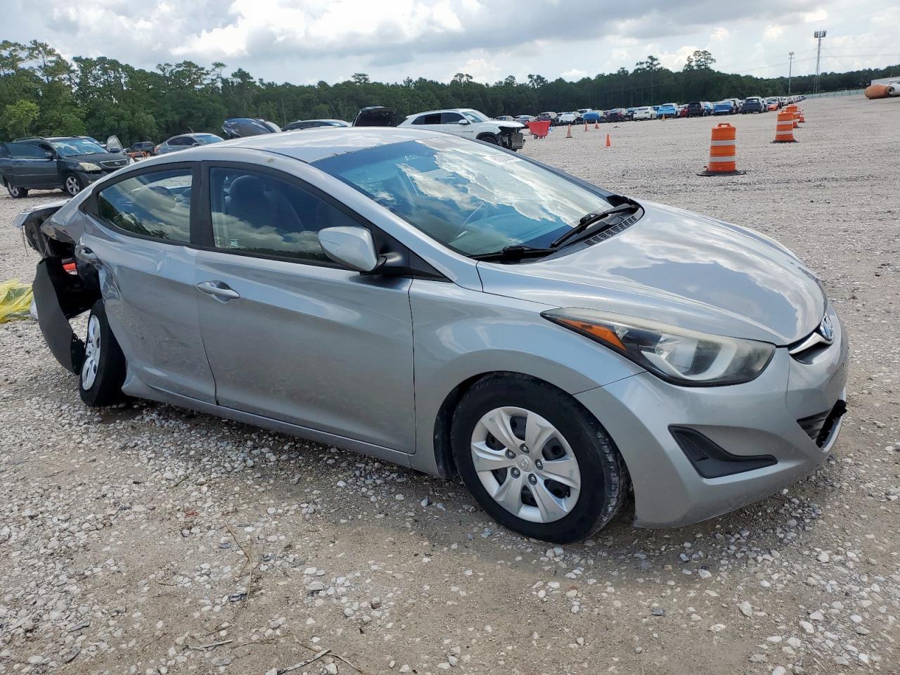 2016 Hyundai Elantra Se - Фото 4