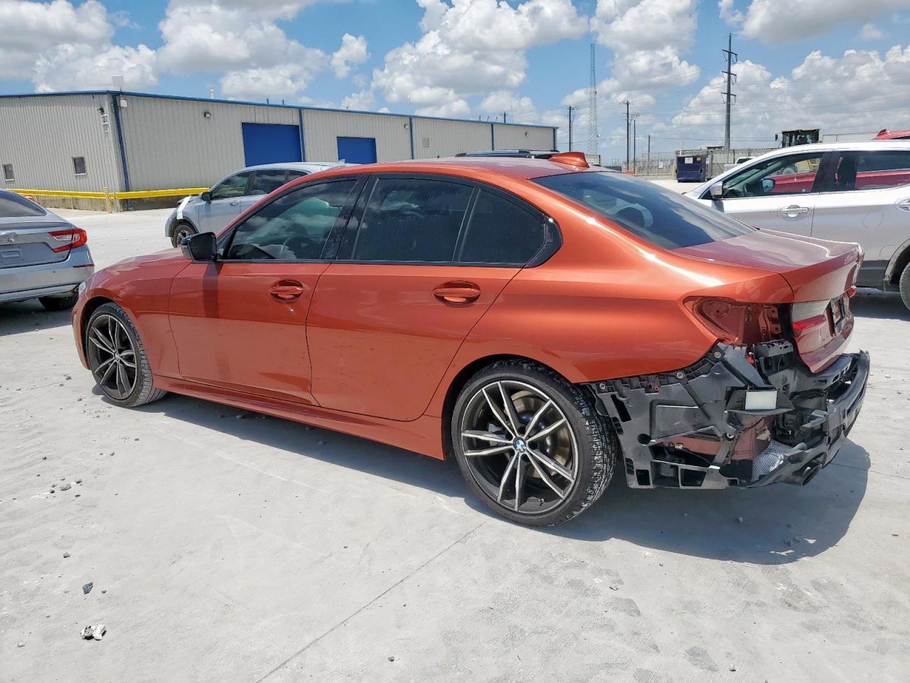 2021 BMW 330I - Фото 2