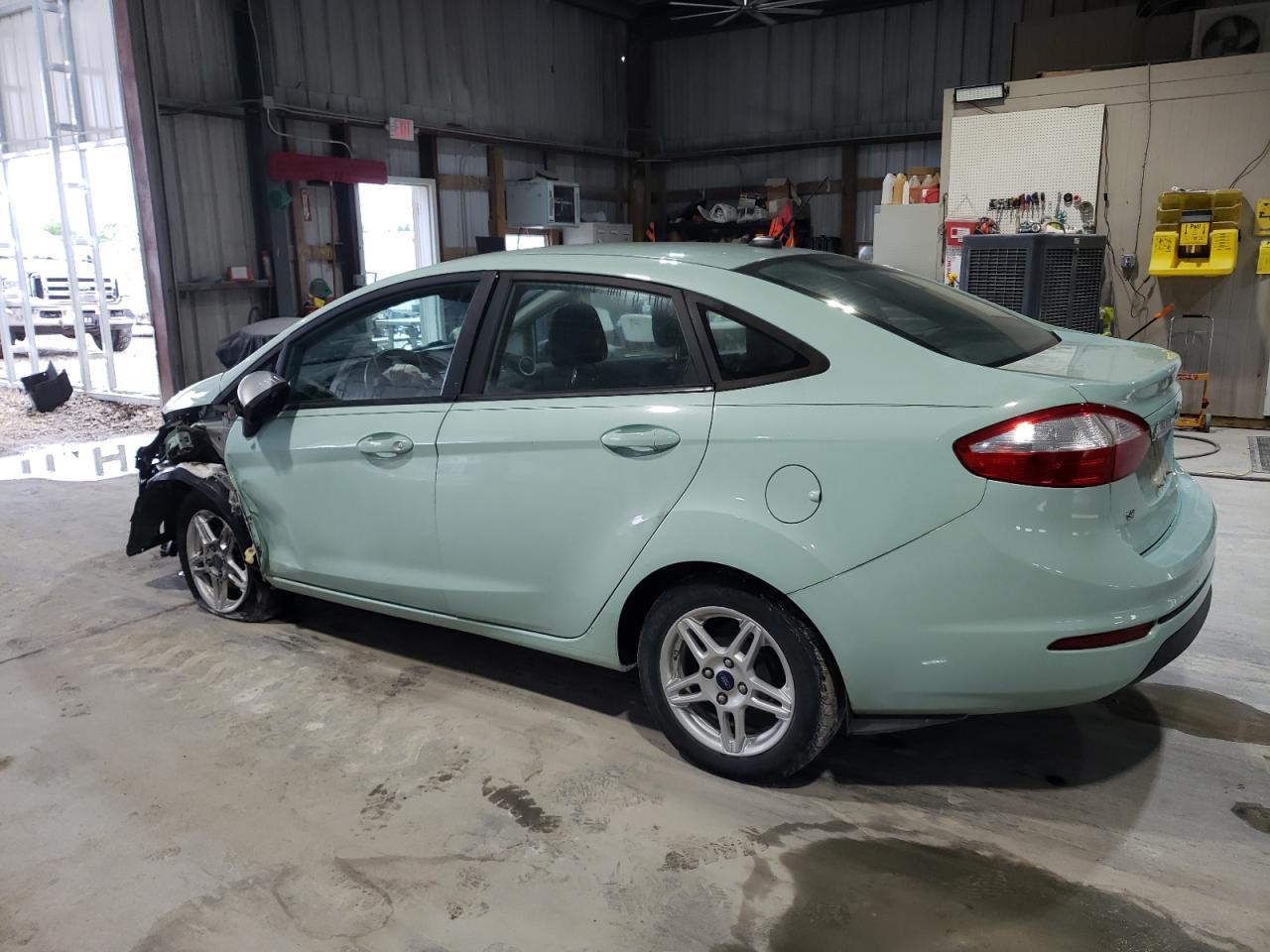 2018 Ford Fiesta Se - Image 2