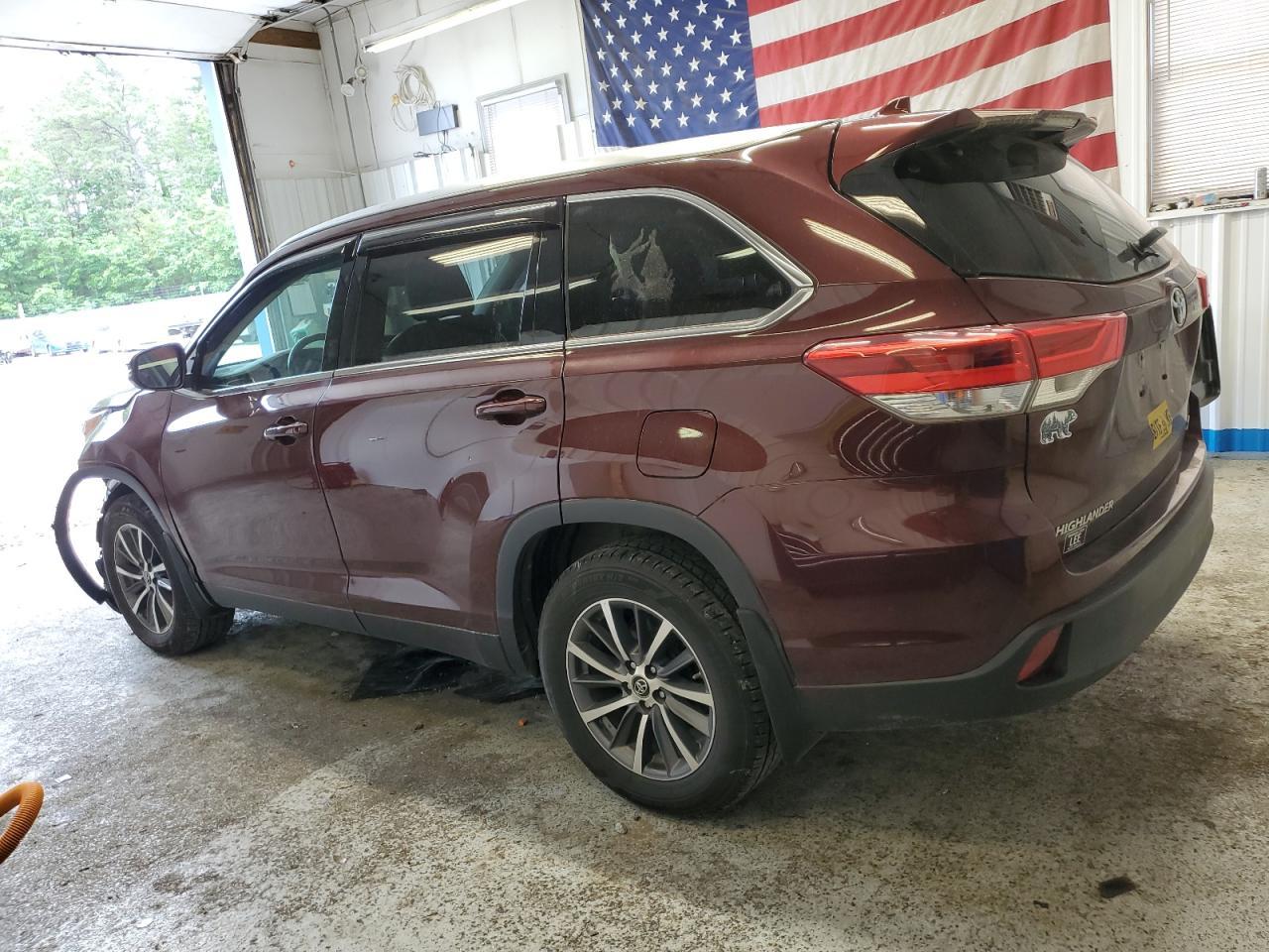 2019 Toyota Highlander Se - Фото 2