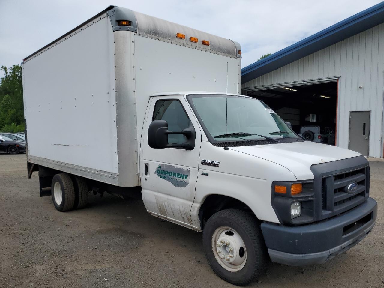 2010 Ford Econoline E350 Super Duty Cutaway Van - Image 4