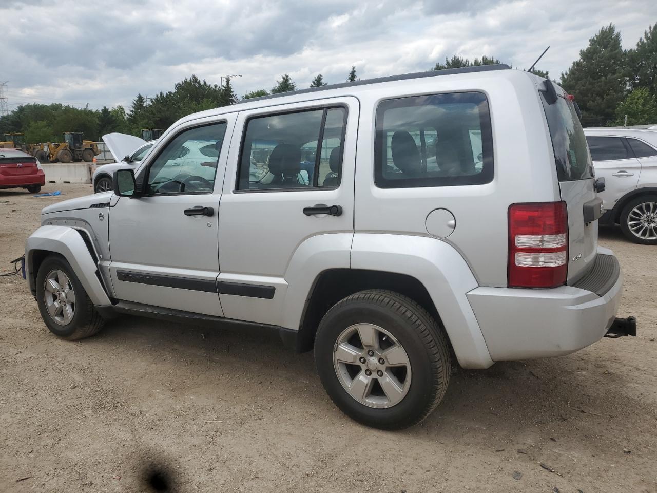 2012 Jeep Liberty Sport - Фото 2