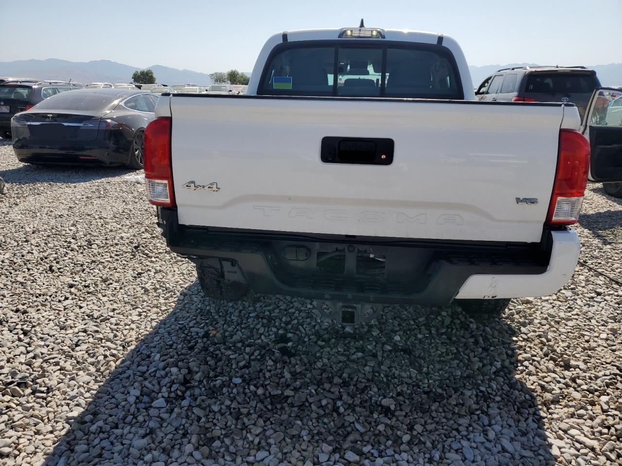 2017 Toyota Tacoma Double Cab - Image 6