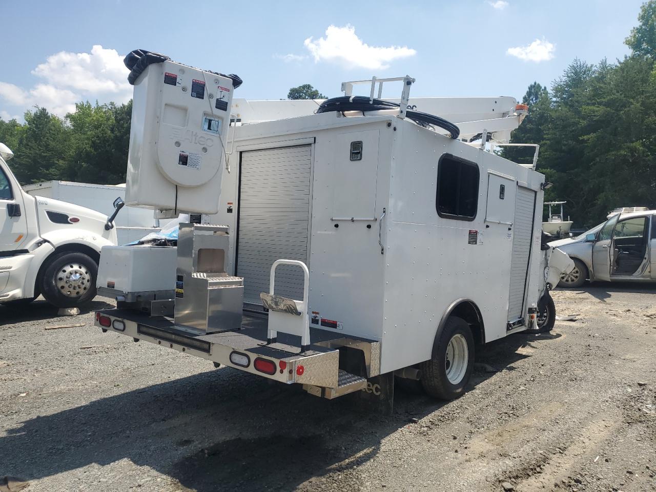 2025 Ford Econoline E350 Super Duty Cutaway Van - Фото 3