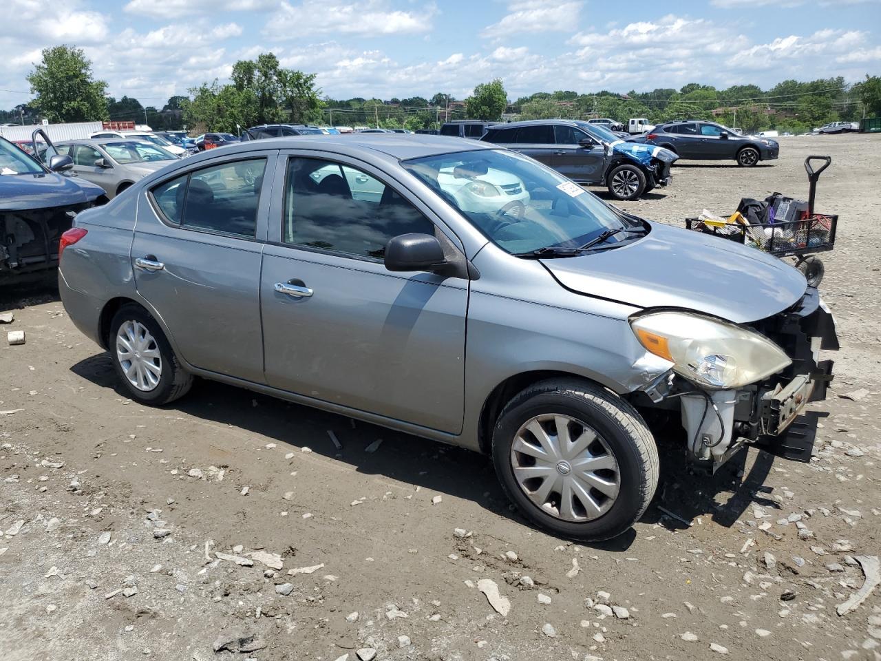 2012 Nissan Versa S - Фото 4