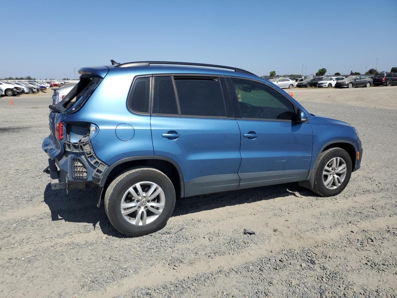 2017 Volkswagen Tiguan S - Фото 3