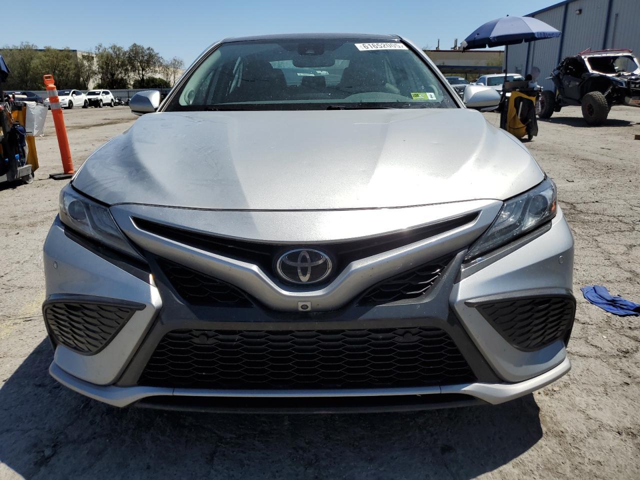 2022 Toyota Camry Xse - Фото 5