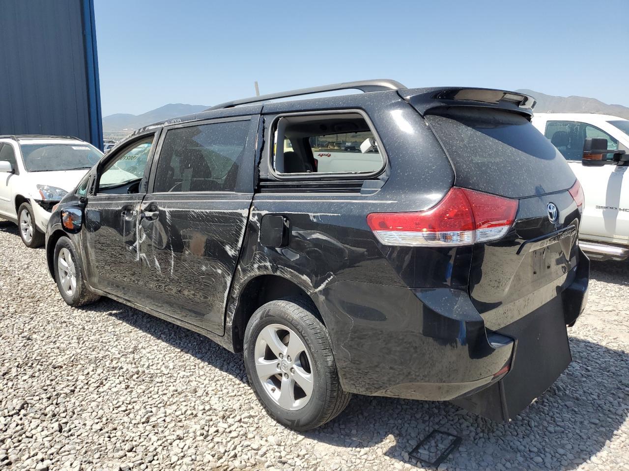 2013 Toyota Sienna Le - Фото 2