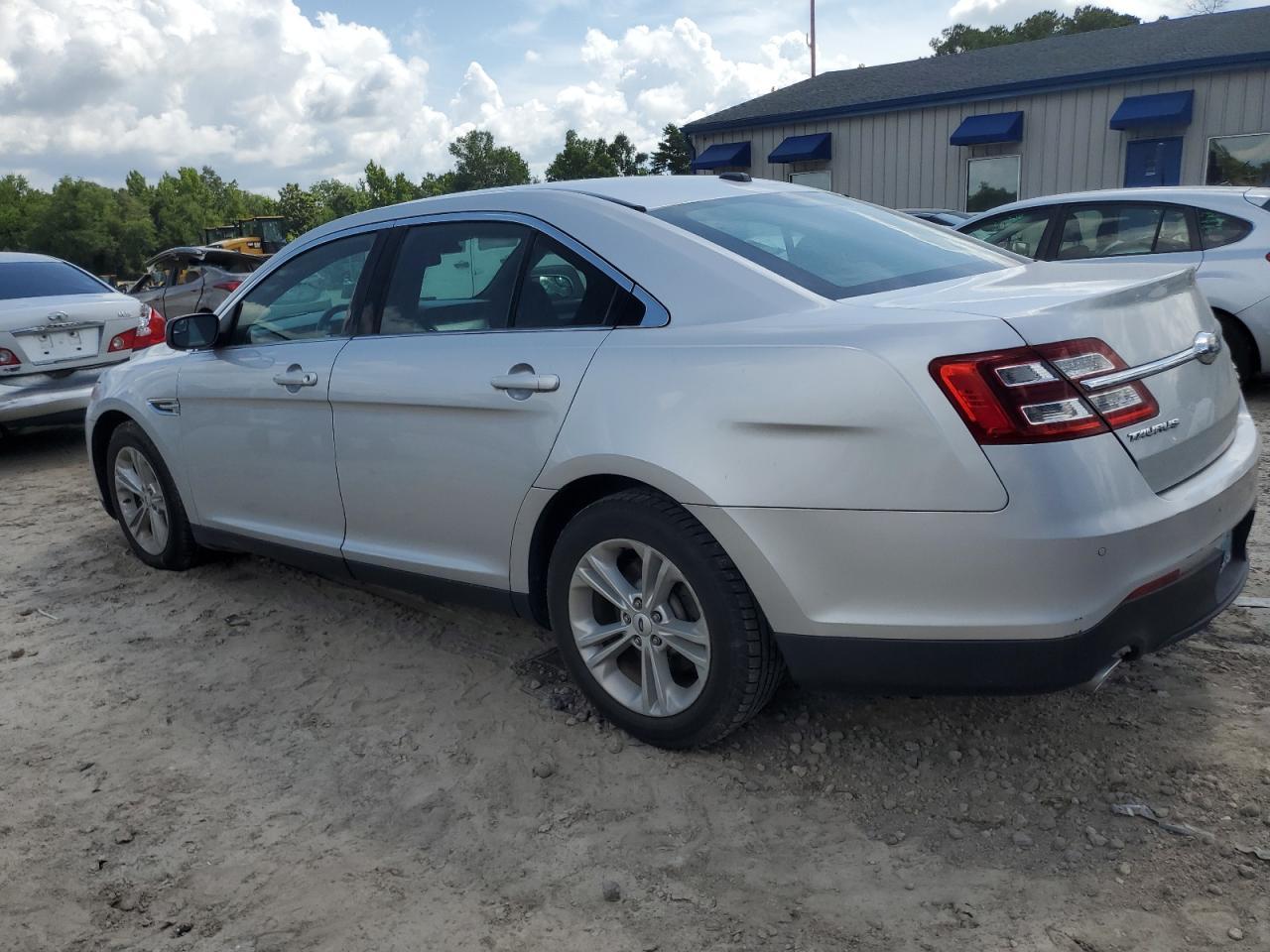 2016 Ford Taurus Sel - Image 2