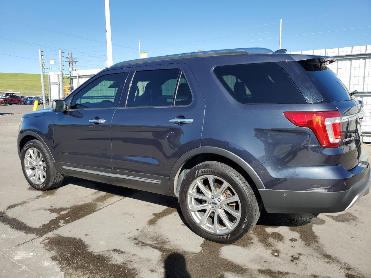 2017 Ford Explorer Limited - Image 2