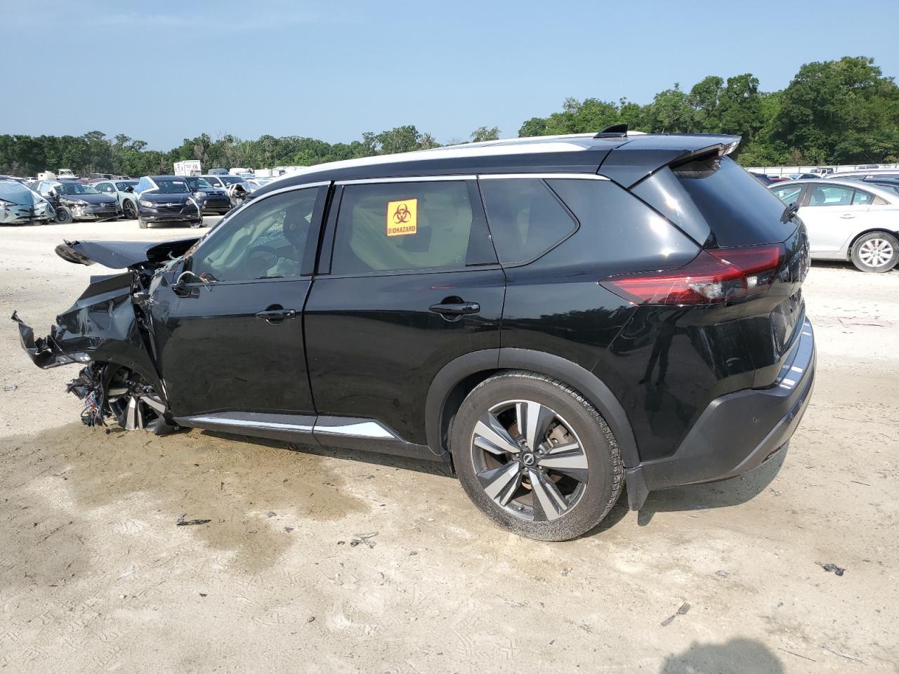 2023 Nissan Rogue Sl - Image 2
