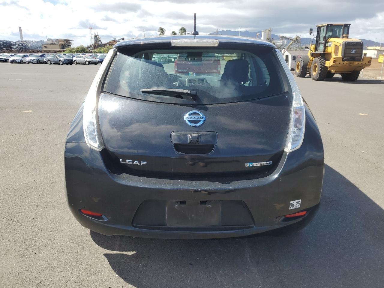 2015 Nissan Leaf S - Image 6