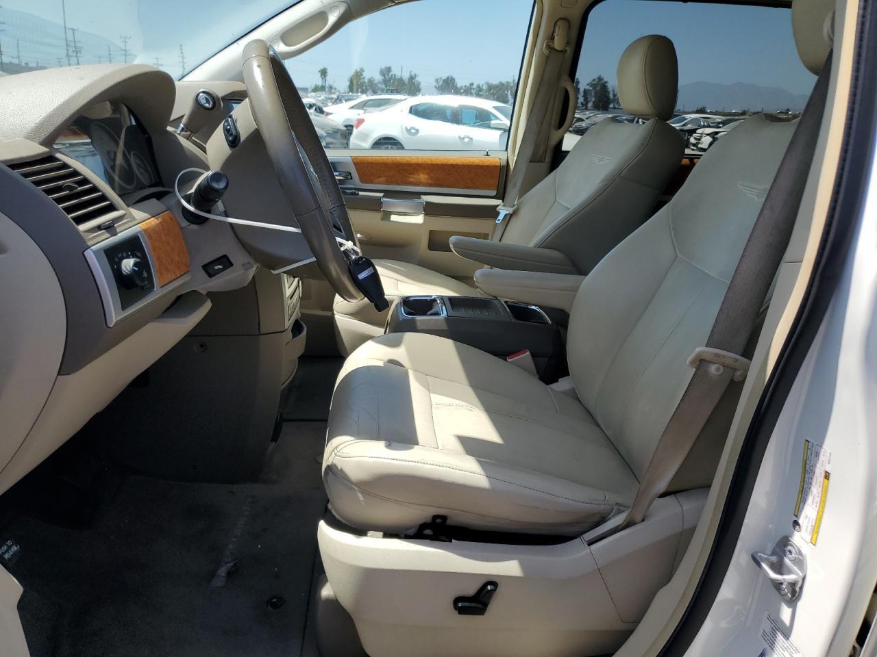 2008 Chrysler Town & Country Limited - Фото 7