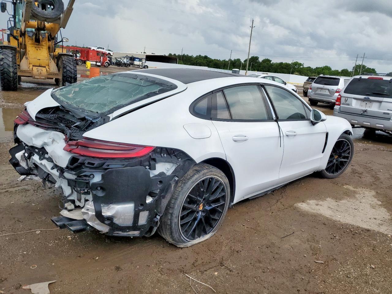 2019 Porsche Panamera Base - Image 3