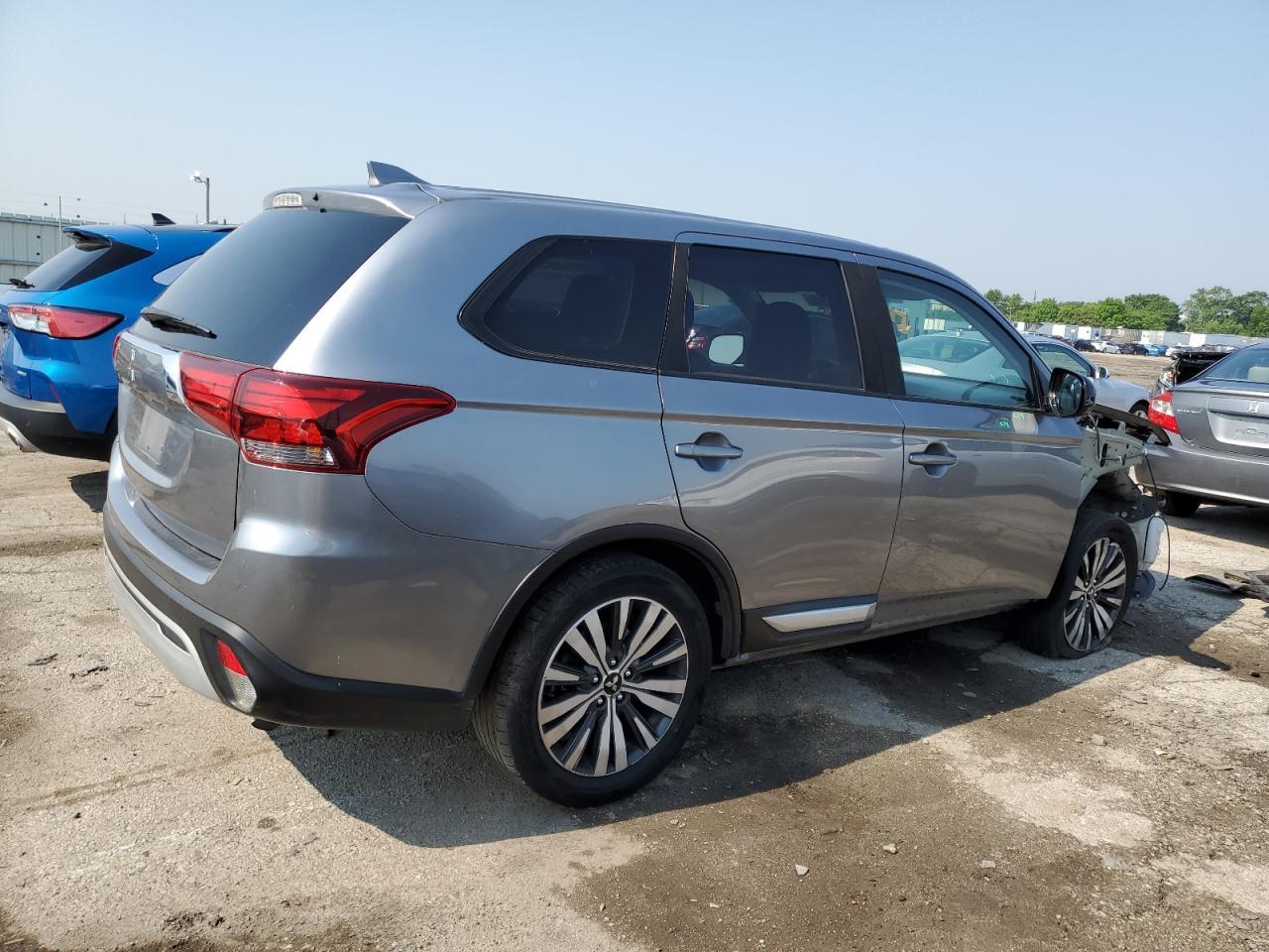 2020 Mitsubishi Outlander Es - Фото 3
