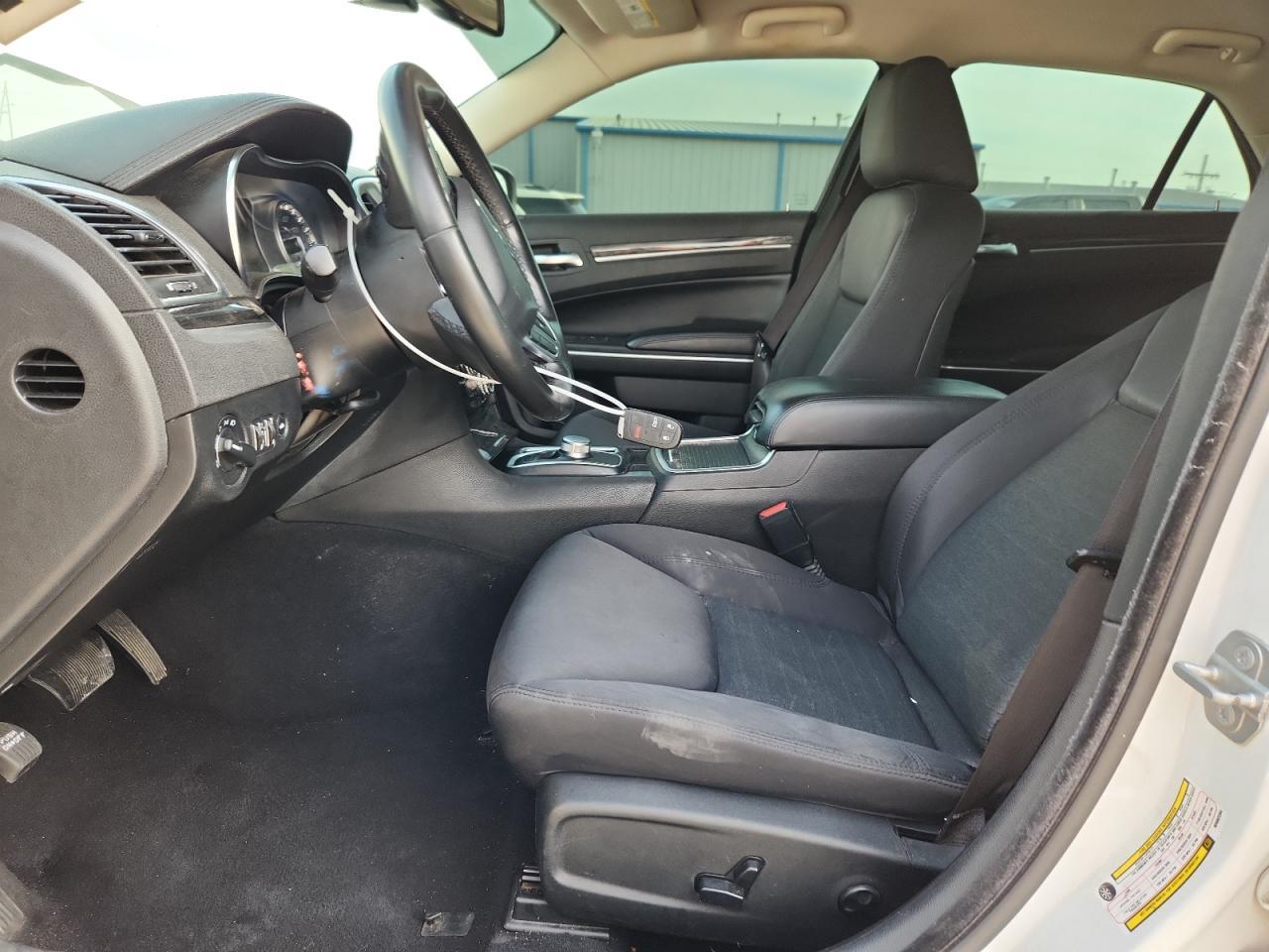 2019 Chrysler 300 Touring - Image 7