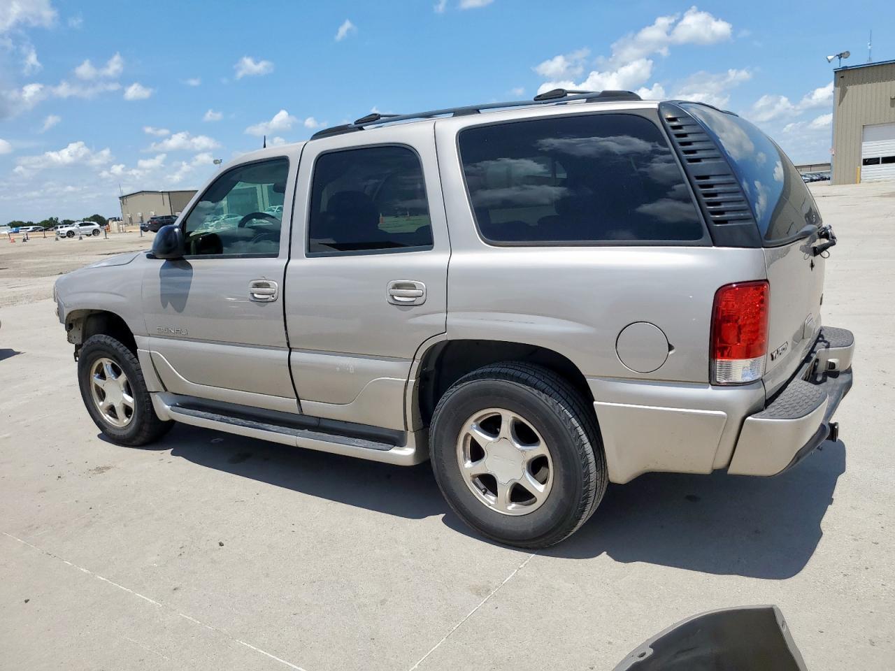 2004 GMC Yukon Denali - Image 2