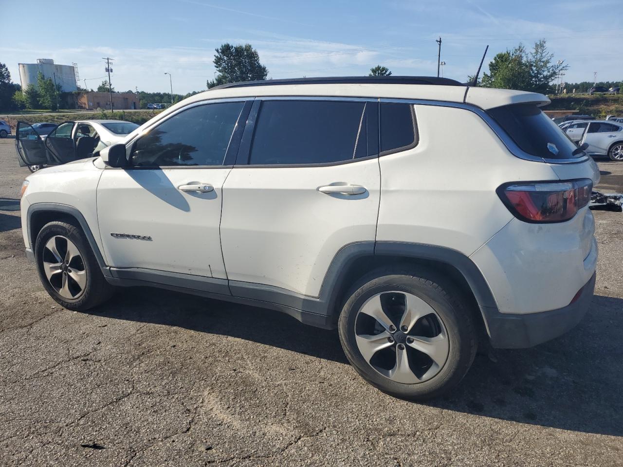 2018 Jeep Compass Latitude - Image 2