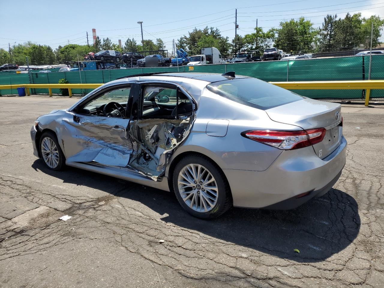2019 Toyota Camry L - Фото 2