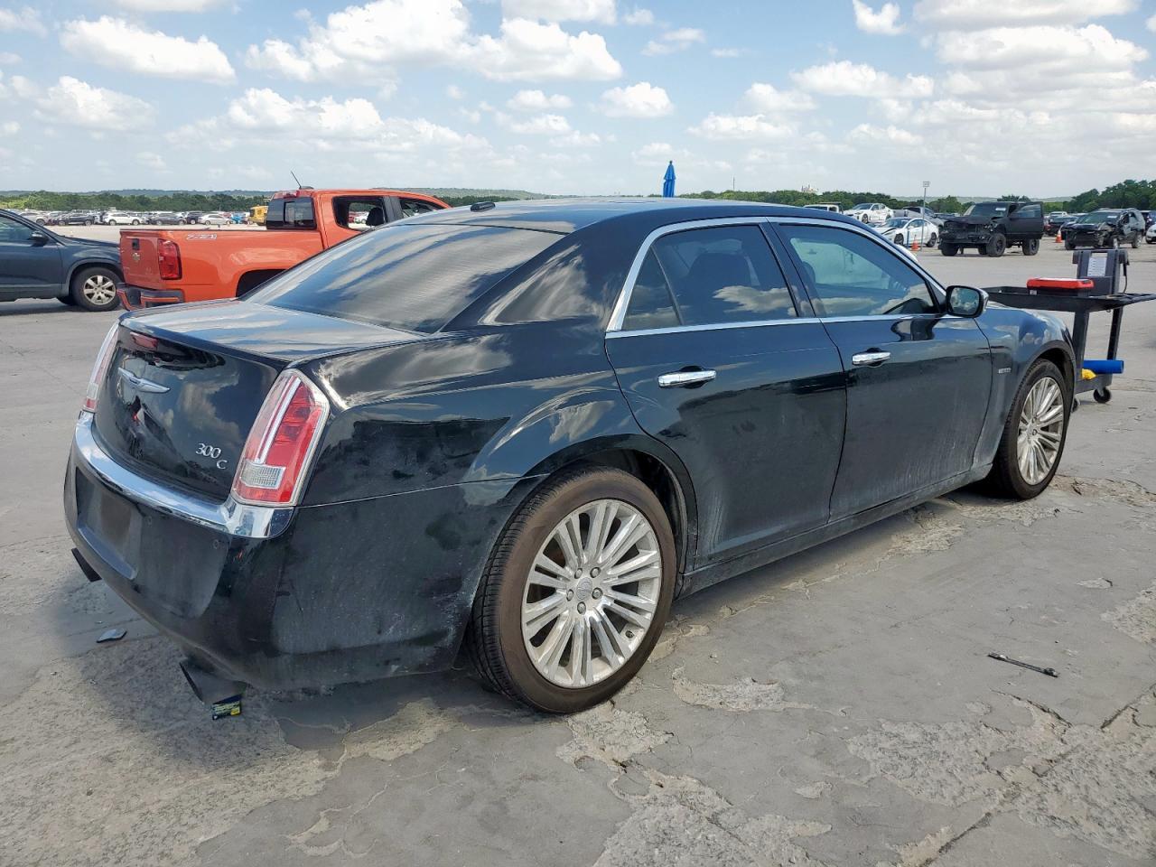 2011 Chrysler 300C - Фото 3