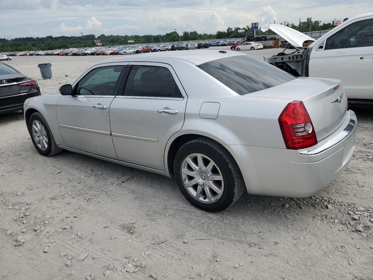 2010 Chrysler 300 Limited - Фото 2