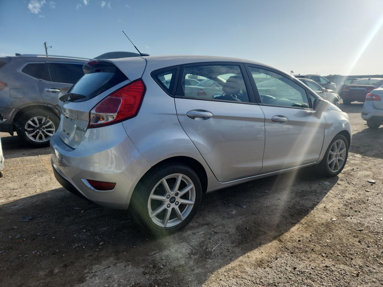 2019 Ford Fiesta Se - Image 3