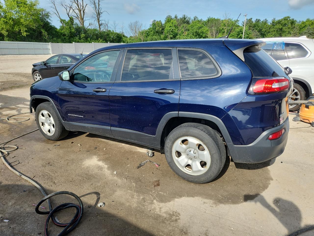 2016 Jeep Cherokee Sport - Фото 2