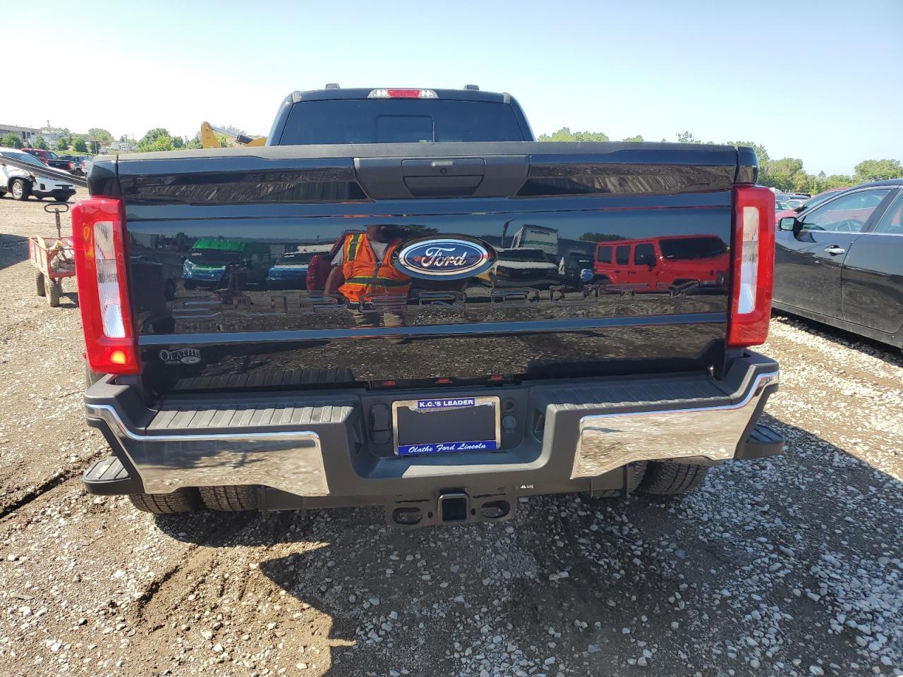 2024 Ford F350 Super Duty - Image 6