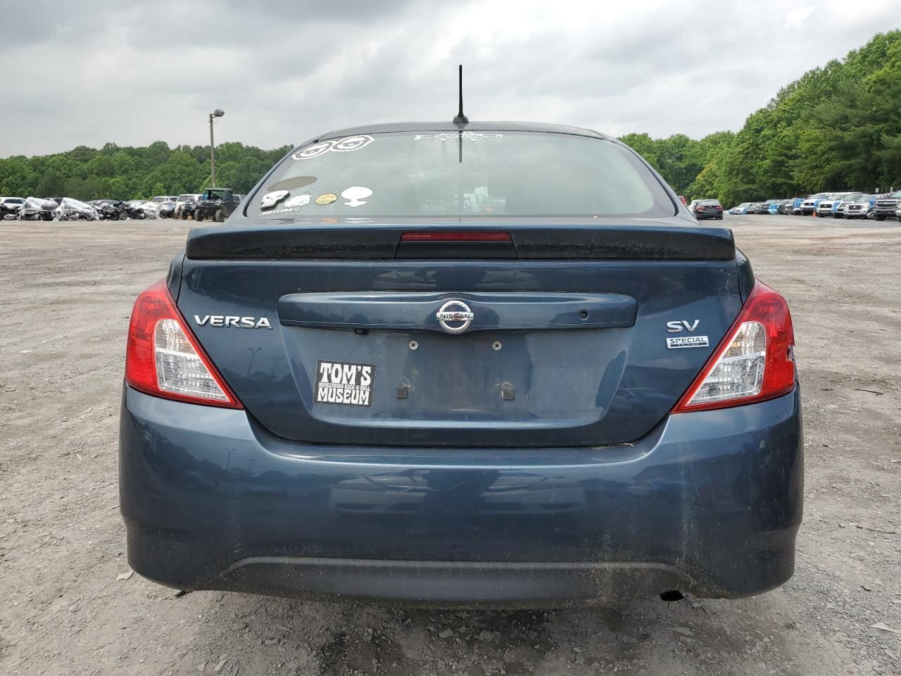 2017 Nissan Versa S - Фото 6