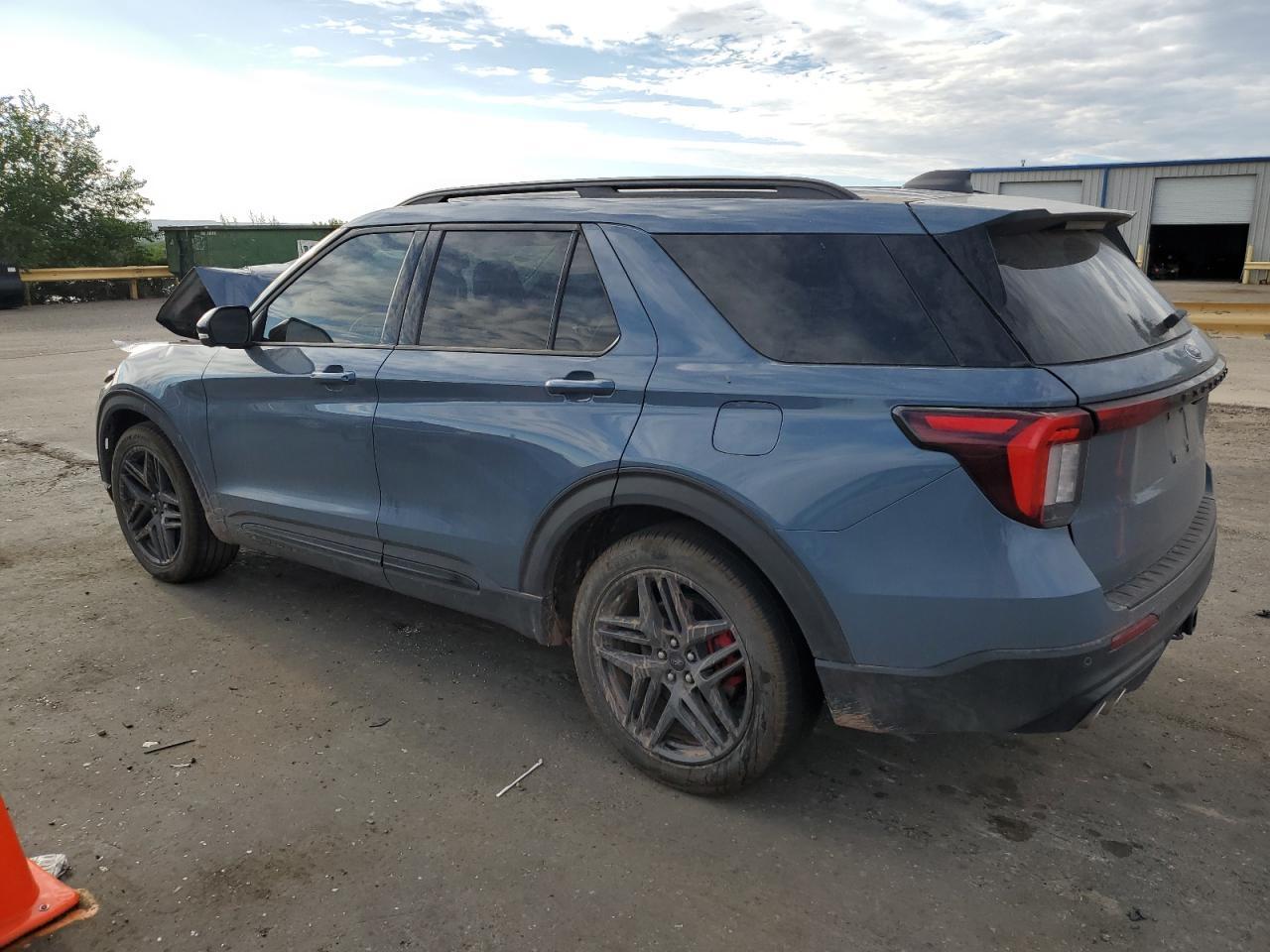 2025 Ford Explorer St - Фото 2