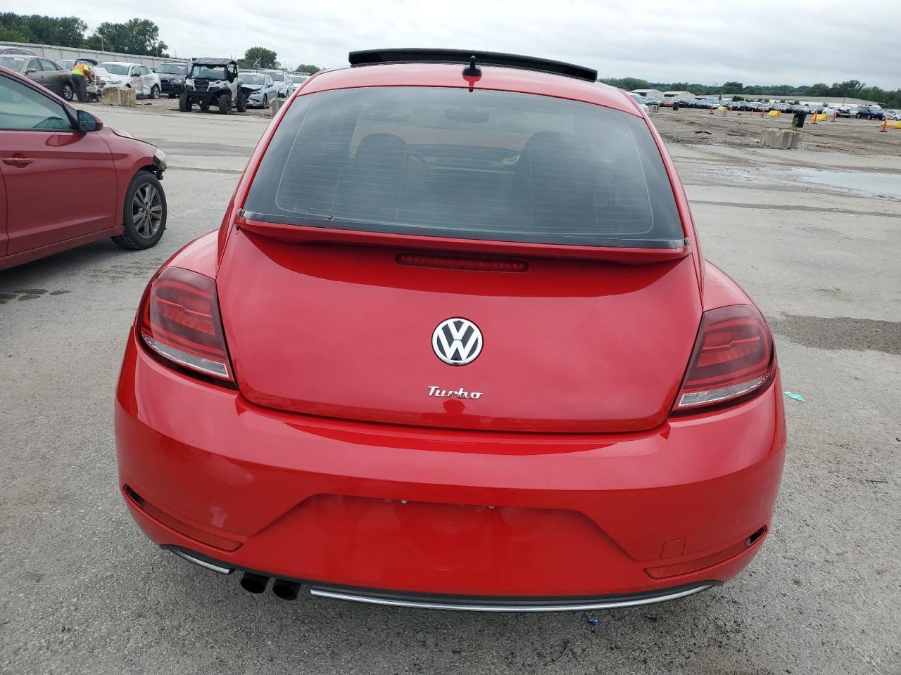 2018 Volkswagen Beetle S - Фото 6