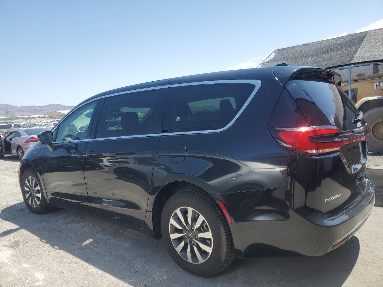 2022 Chrysler Pacifica Hybrid Touring L - Image 2