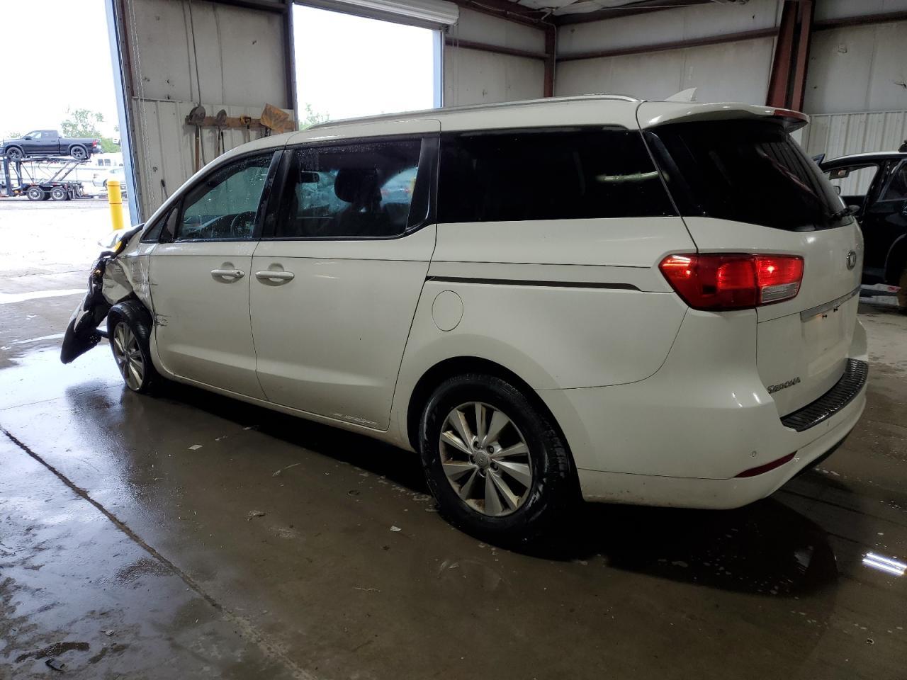 2016 Kia Sedona Lx - Image 2