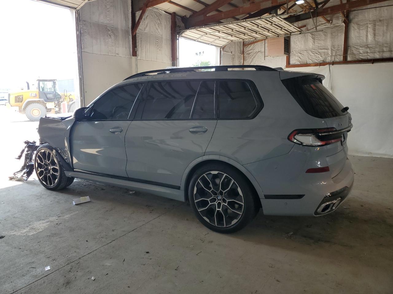 2025 BMW X7 M60I - Фото 2