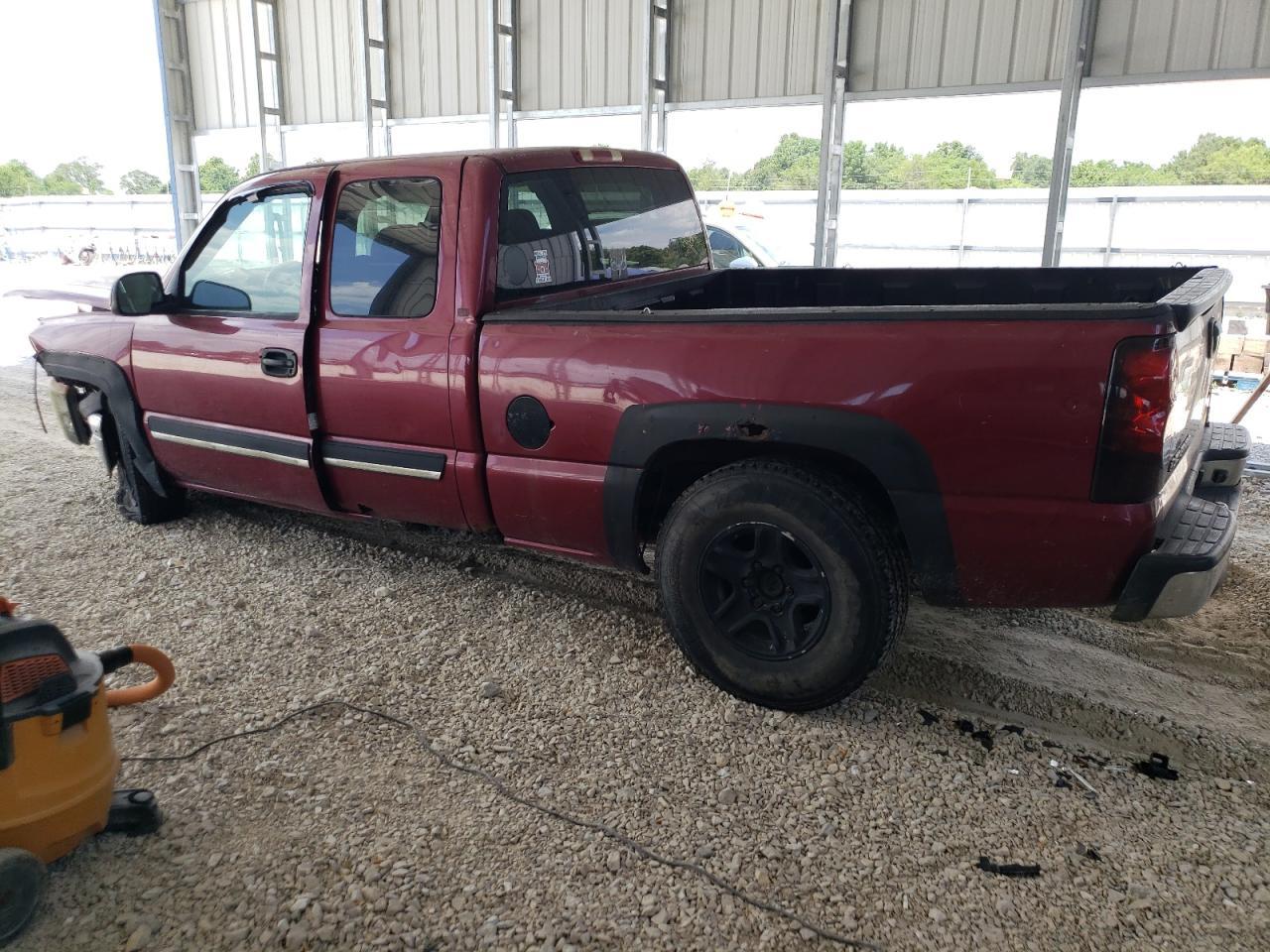 2004 Chevrolet Silverado C1500 - Image 2