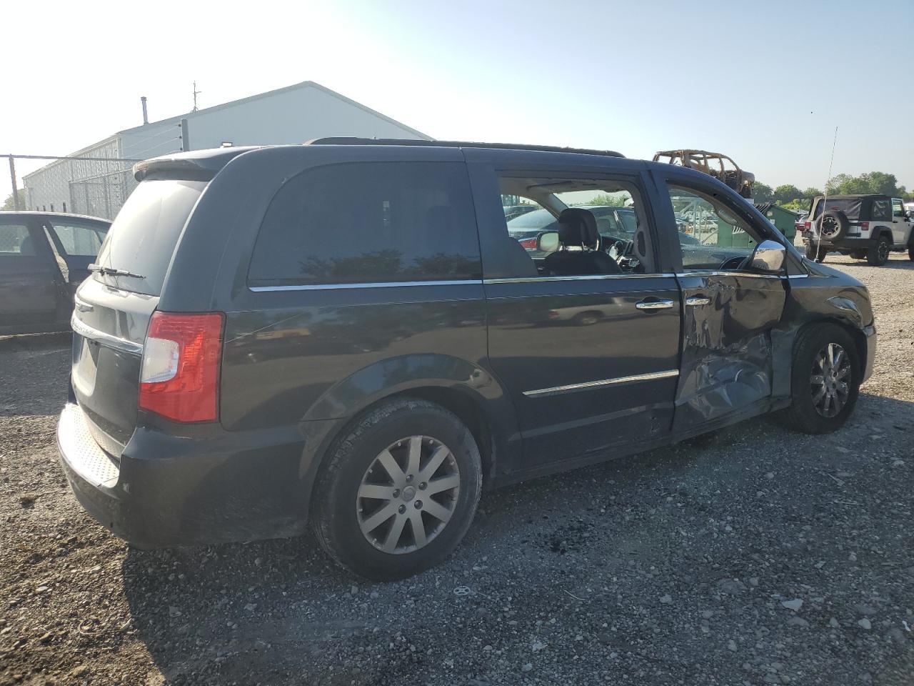 2012 Chrysler Town & Country Touring L - Image 3