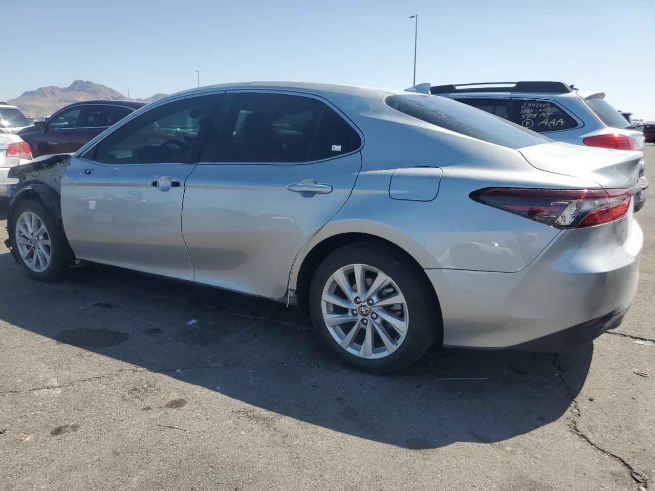 2024 Toyota Camry Le - Фото 2