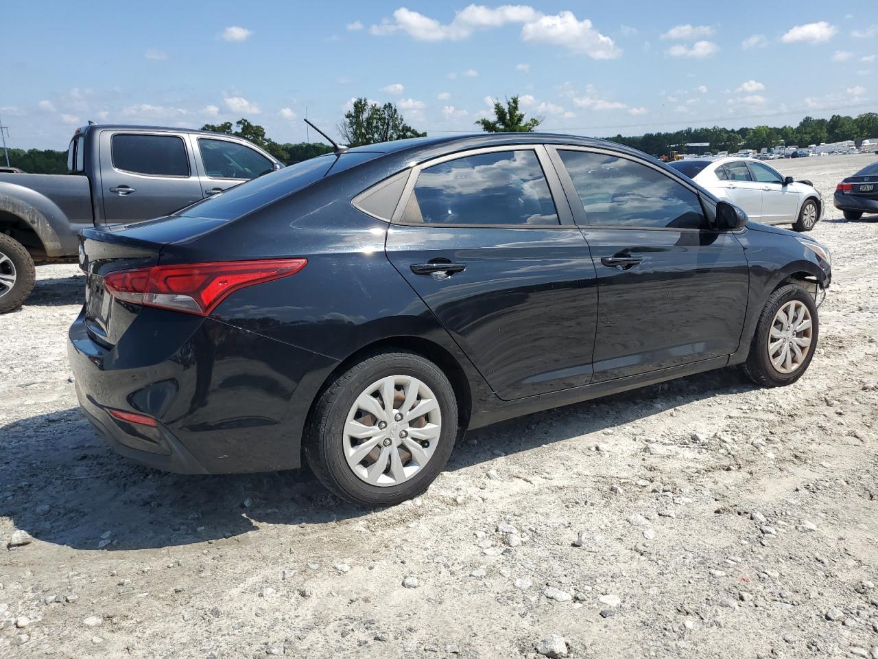 2021 Hyundai Accent Se - Фото 3