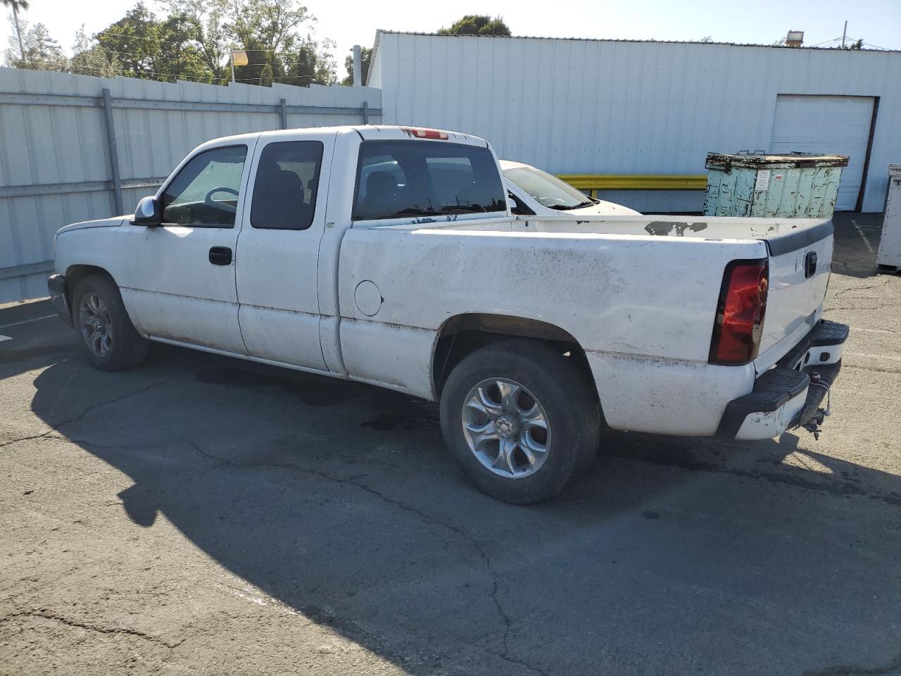 2005 Chevrolet Silverado C1500 - Image 2