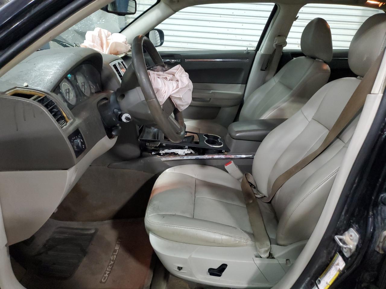 2010 Chrysler 300 Touring - Фото 7