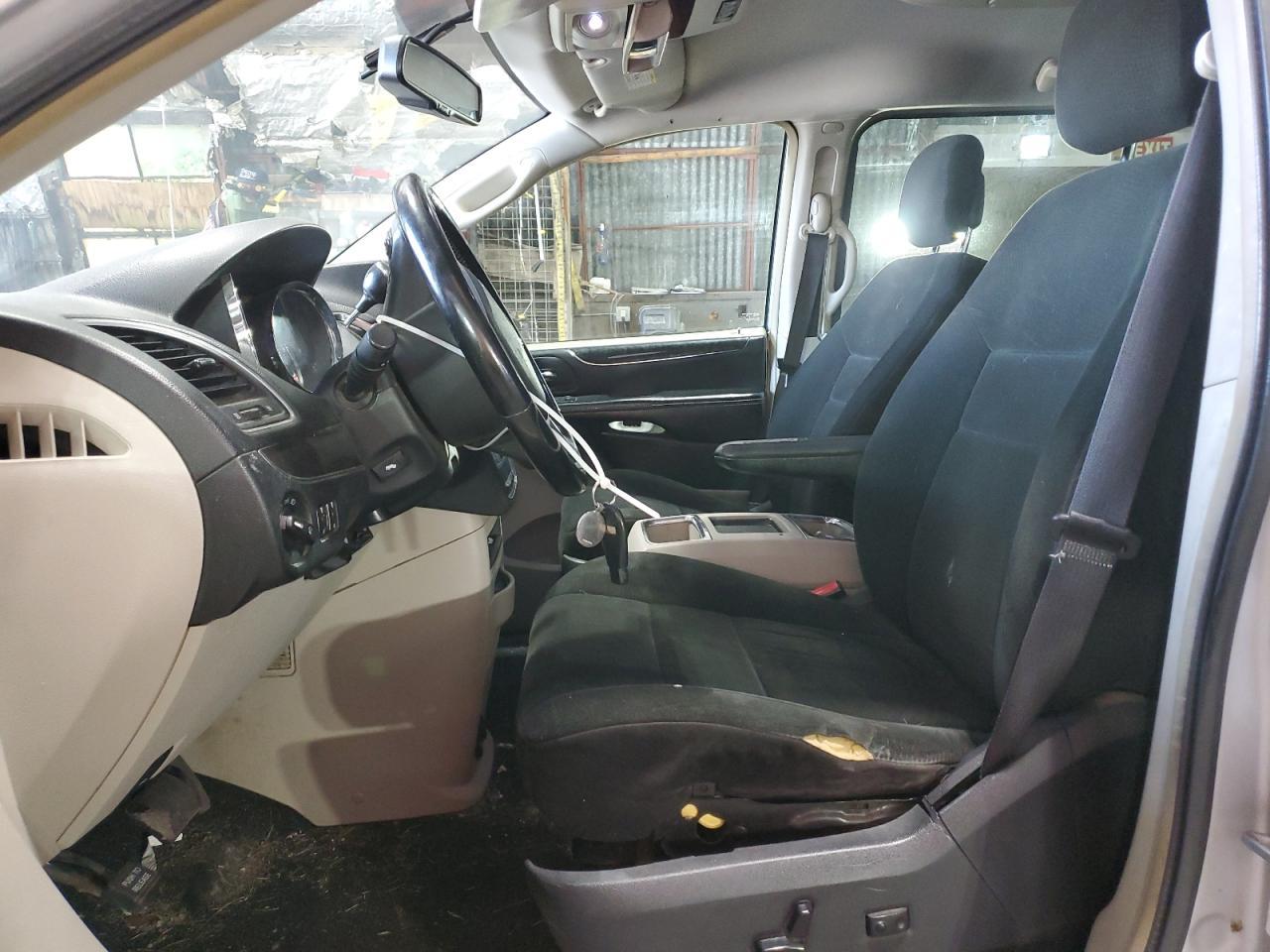 2012 Chrysler Town & Country Touring - Image 7