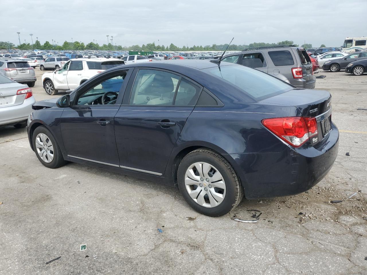2014 Chevrolet Cruze Ls - Фото 2