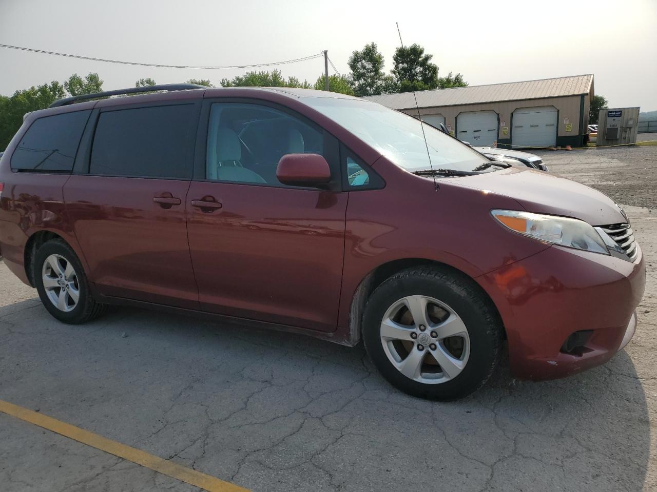 2014 Toyota Sienna Le - Фото 4