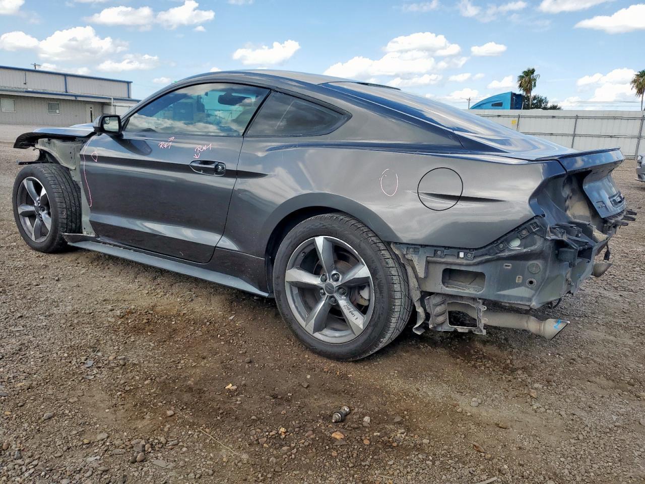 2015 Ford Mustang - Фото 2