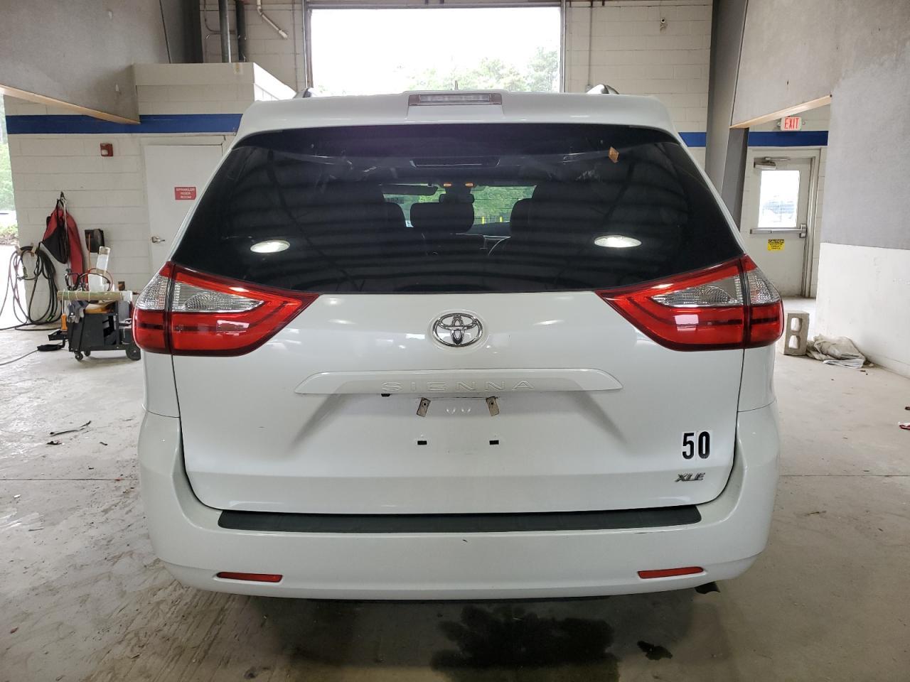 2018 Toyota Sienna Xle - Фото 6