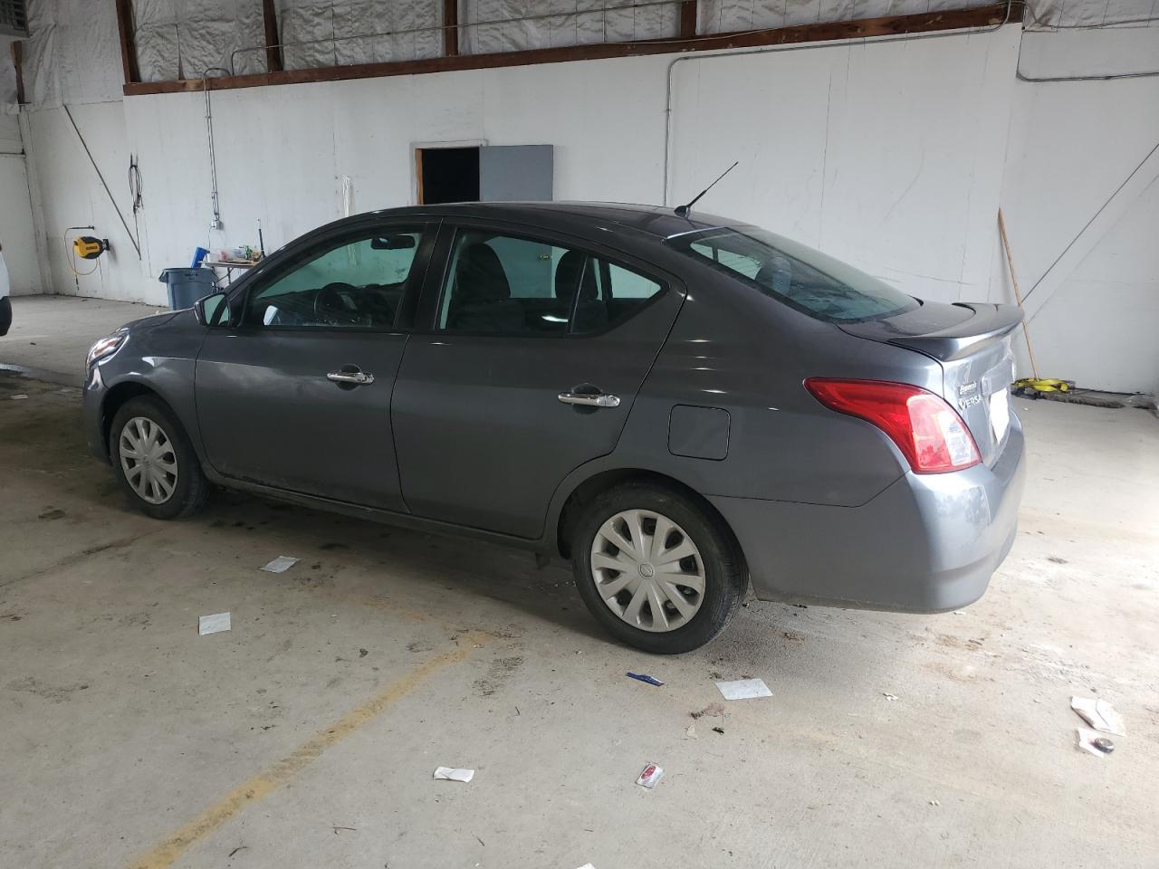 2017 Nissan Versa S - Фото 2