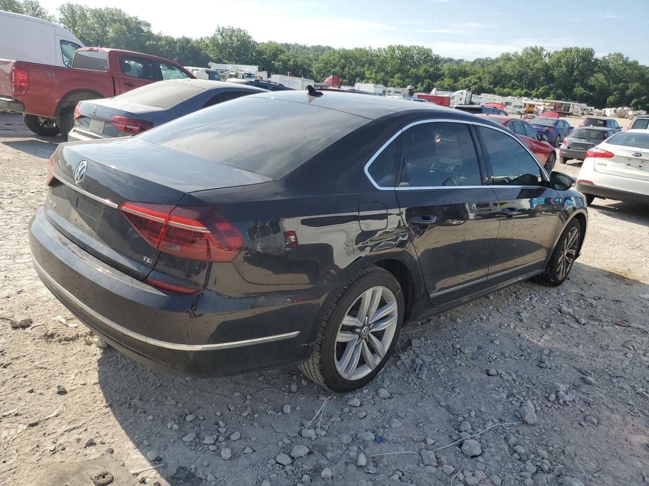 2017 Volkswagen Passat Se - Фото 3
